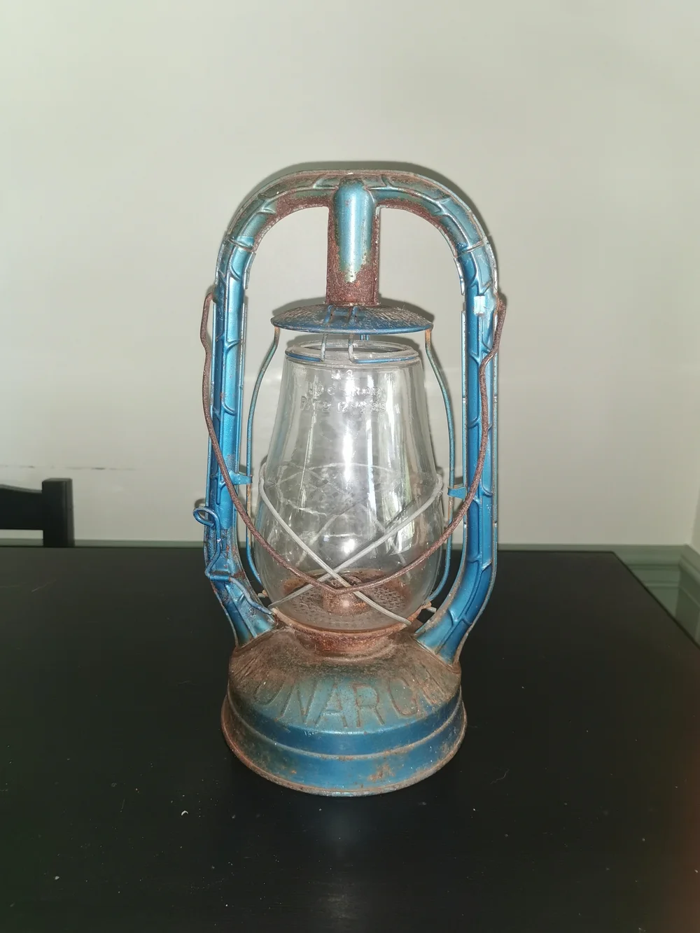 VTG Dietz Monarch Barn Kerosene Lantern Glass Globe and Blue Painted Metal Frame